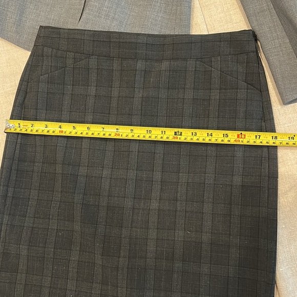 Theory Skirt Like New - Picture 6 of 9